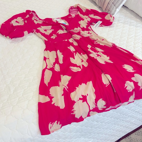 VELVET By Graham & Spencer Makena Twist Front Printed Dress Pink - Picture 1 of 3